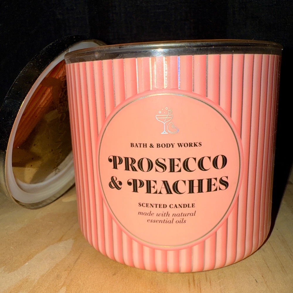 Bath & Body Works Prosecco & Peaches Pink Scented Candle